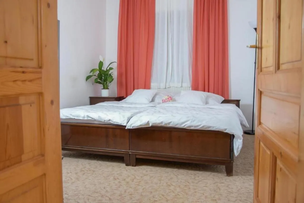 Erzsebet Vendeghaz Es Apartman Hajdúszoboszló Apartament